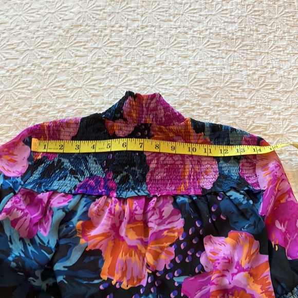 Fabulous😱gorgeous shear floral print blouse with rows of shirring and Gorg tie - Picture 16 of 16